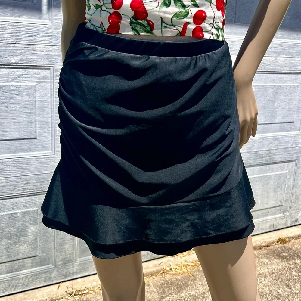 - Tulip Hem Ruched Side Swim Skirt SZ 16! LIKE NEW!
